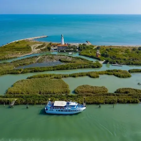 Comfy Flat In Rosolina With Shared Pool アパート