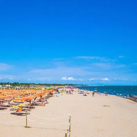 Апартаменты Comfy Flat In Rosolina With Shared Pool