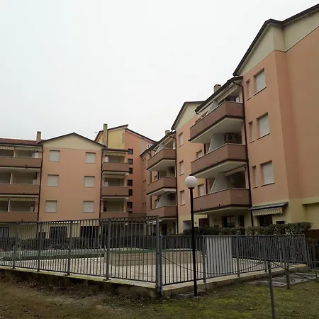 Comfy Flat In Rosolina With Shared Pool Appartamento *