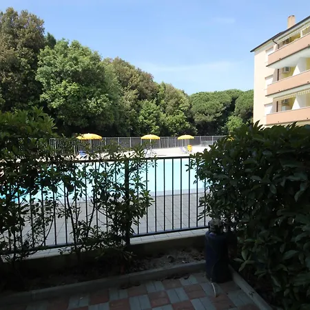 Апартаменты Comfy Flat In Rosolina With Shared Pool Розолина-Маре