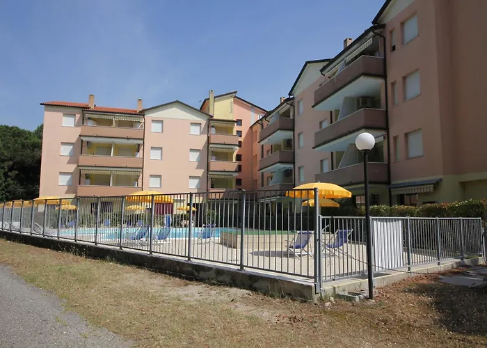 Comfy Flat In Rosolina With Shared Pool